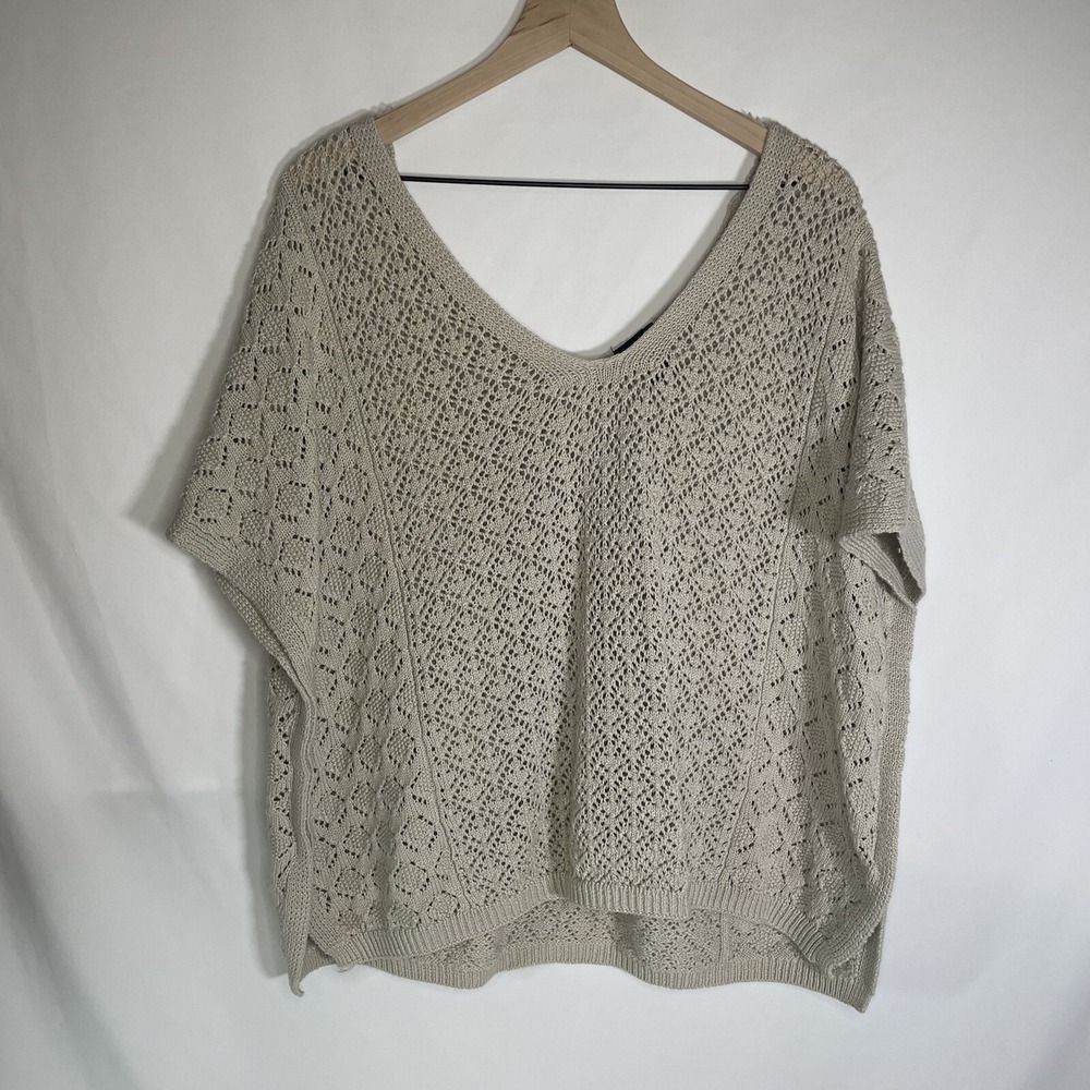 Torrid Sleeveless Knit Sweater Womens Size 2 Beige V-Neck Split Sides At Bottom